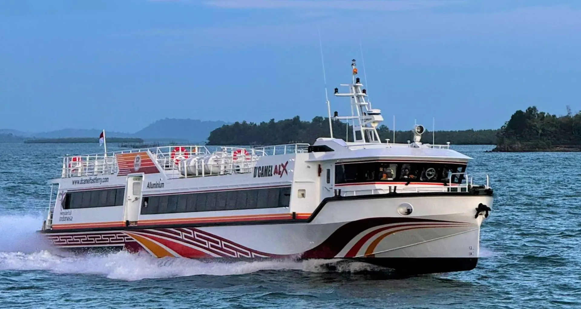 Dcamel Fast Boat from Padang Bai to Gili and Lombok